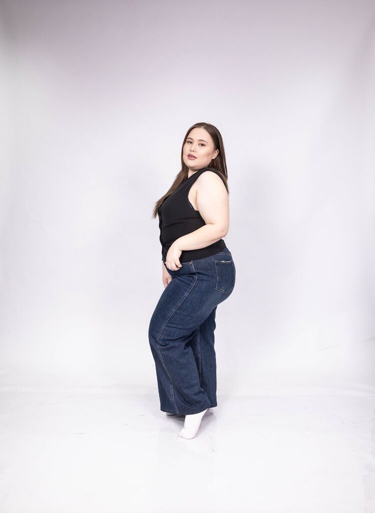  54735051  Dina, 21 ,    