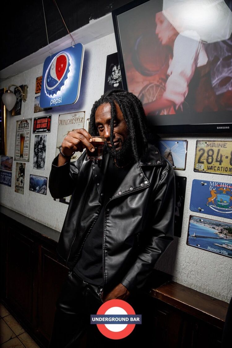  48443641  Armand, 35 ,    