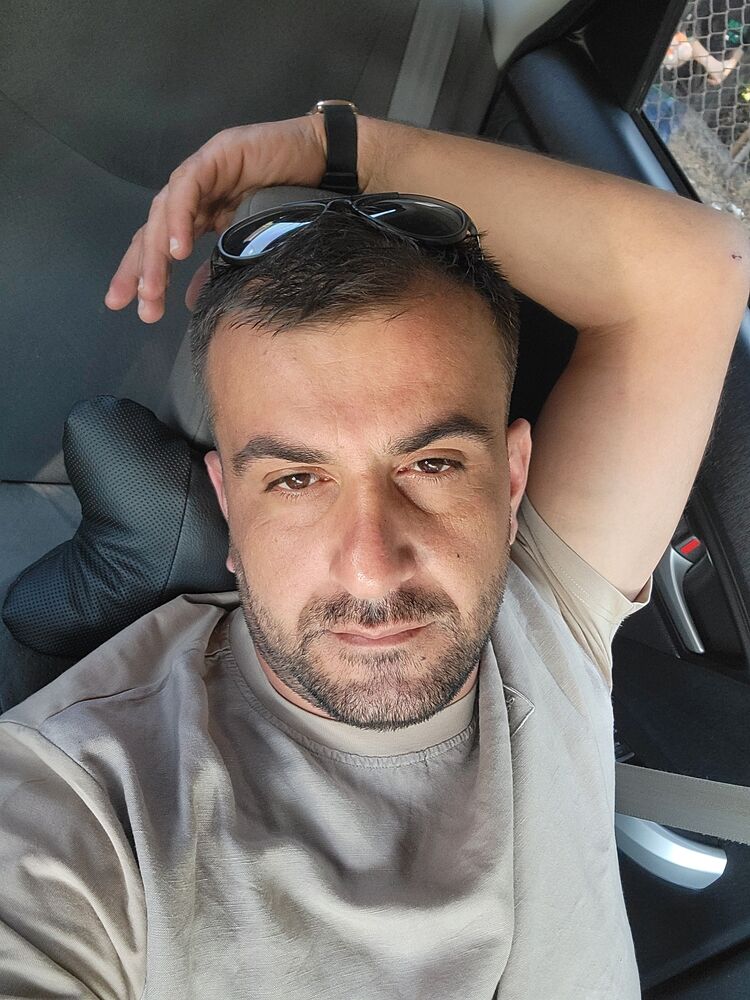  47775401  Bacho, 38 ,    