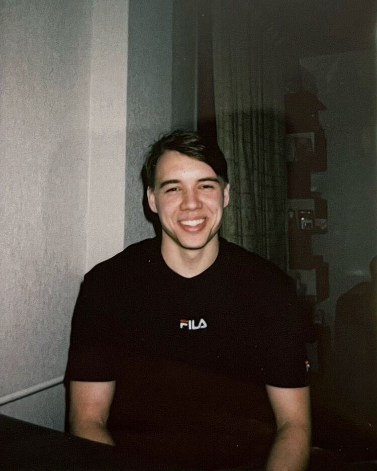  -,   Denis, 23 ,   
