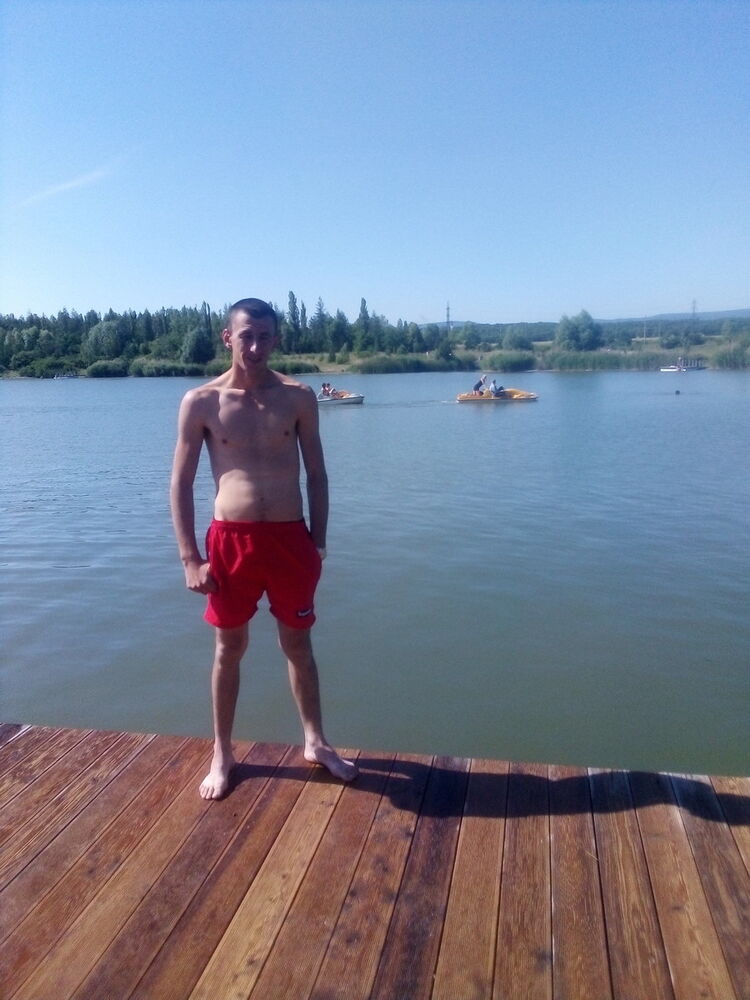  16566841  Andrii, 32 ,    