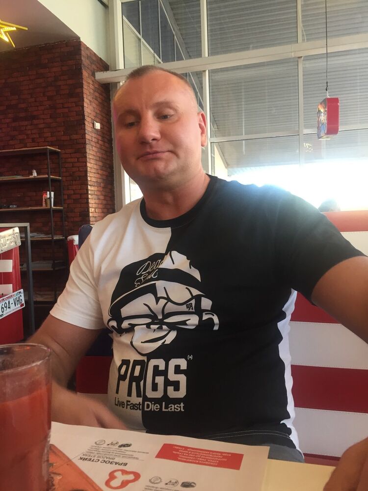  15918871  Aleks, 47 ,    