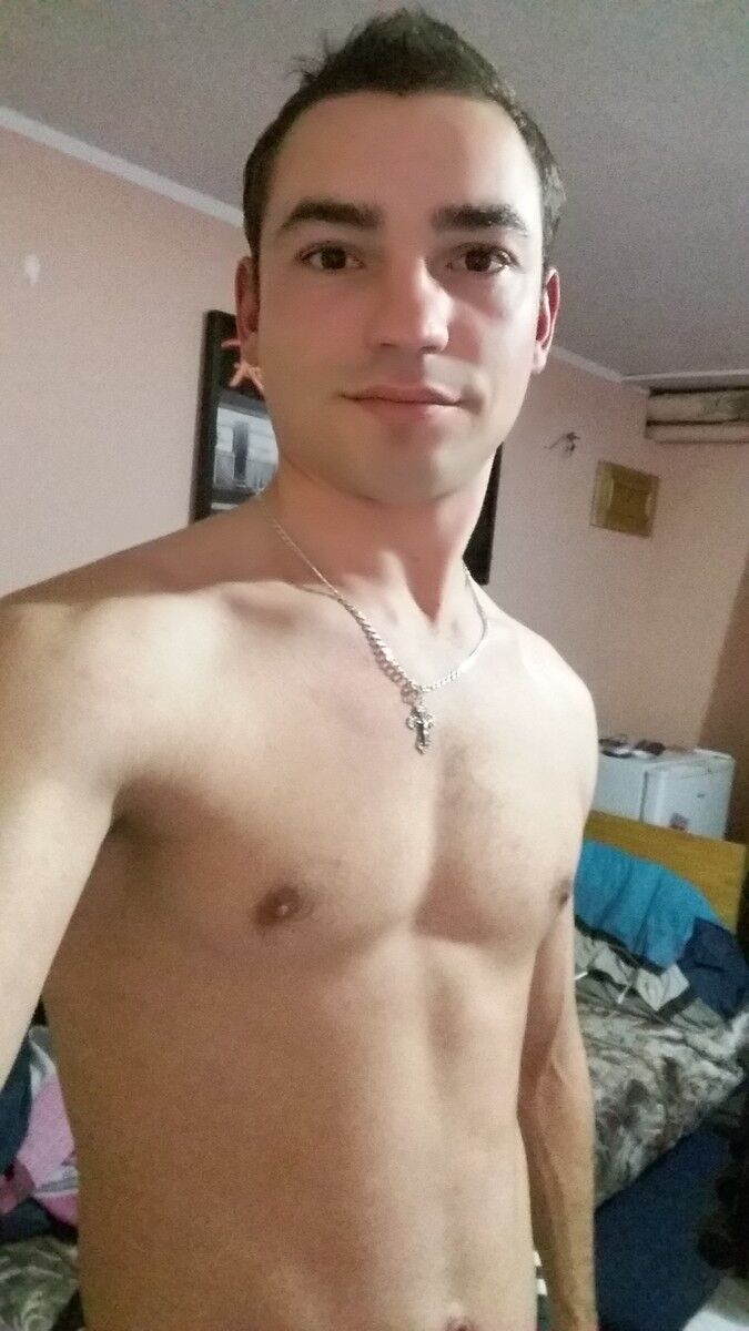  14160861  Andrei, 30 ,    