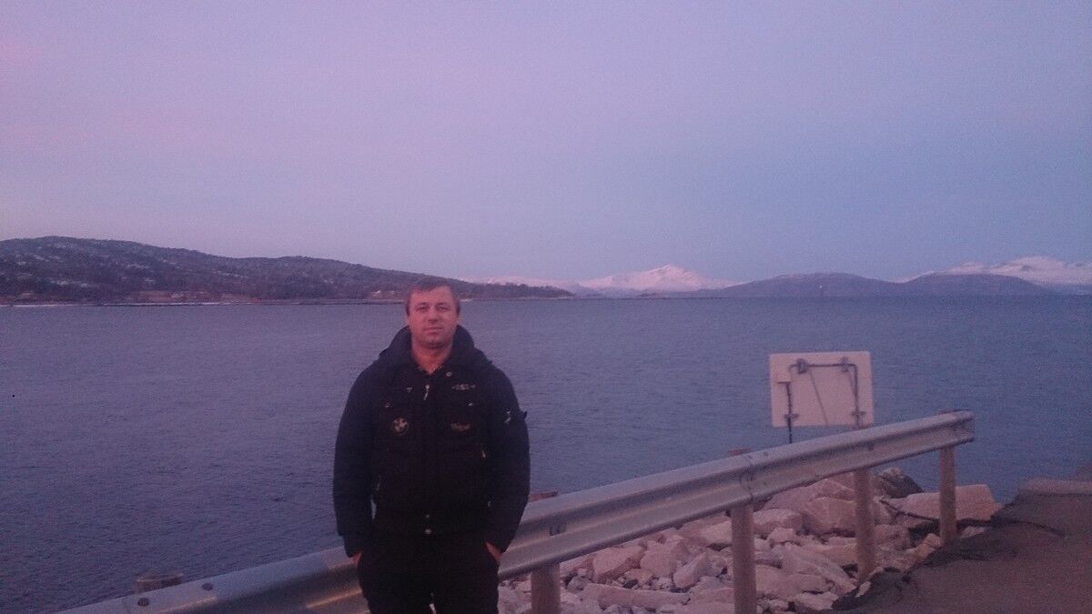  8182701  Serhii, 40 ,    