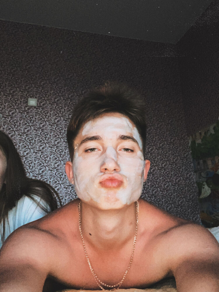  31461821  Ilya, 23 ,    