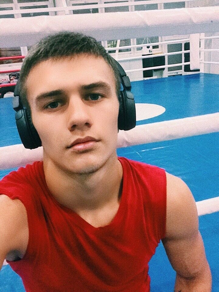  12032701  Vadim, 27 ,    