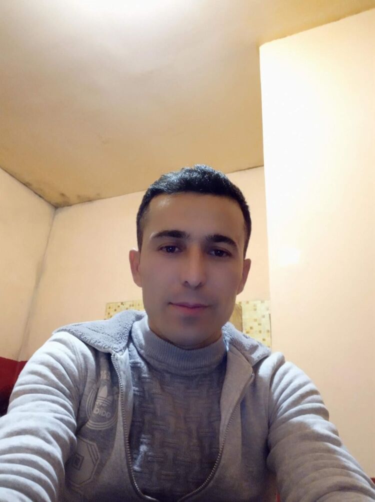  23803571  Artur, 42 ,    
