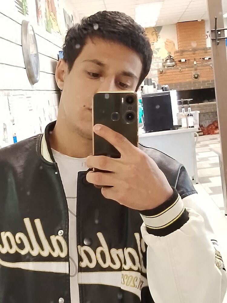  44557431  Azik, 21 ,    