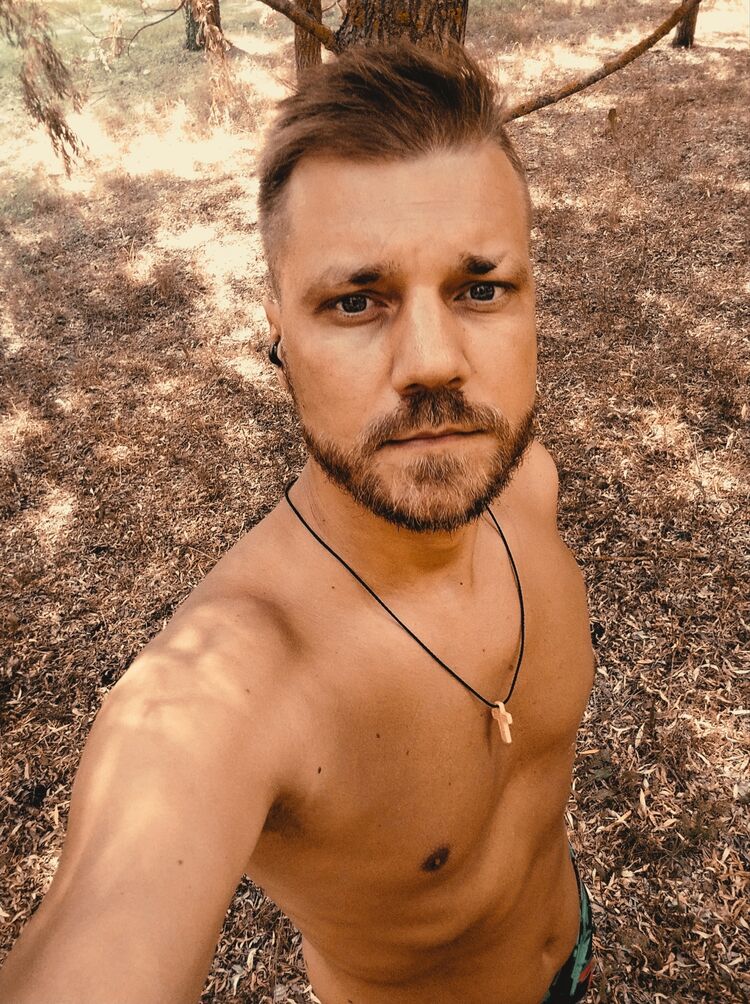  36765221  Denis, 40 ,    