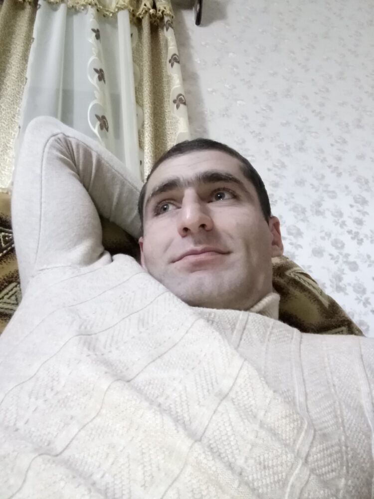  ,   Artur, 37 ,   ,   