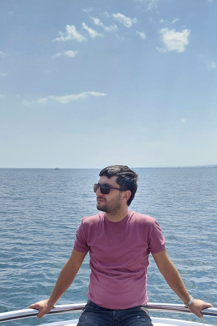  ,   Garik, 40 ,   ,   