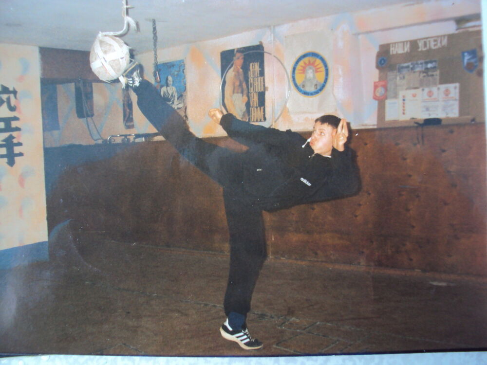  11588881  Viktor, 41 ,    