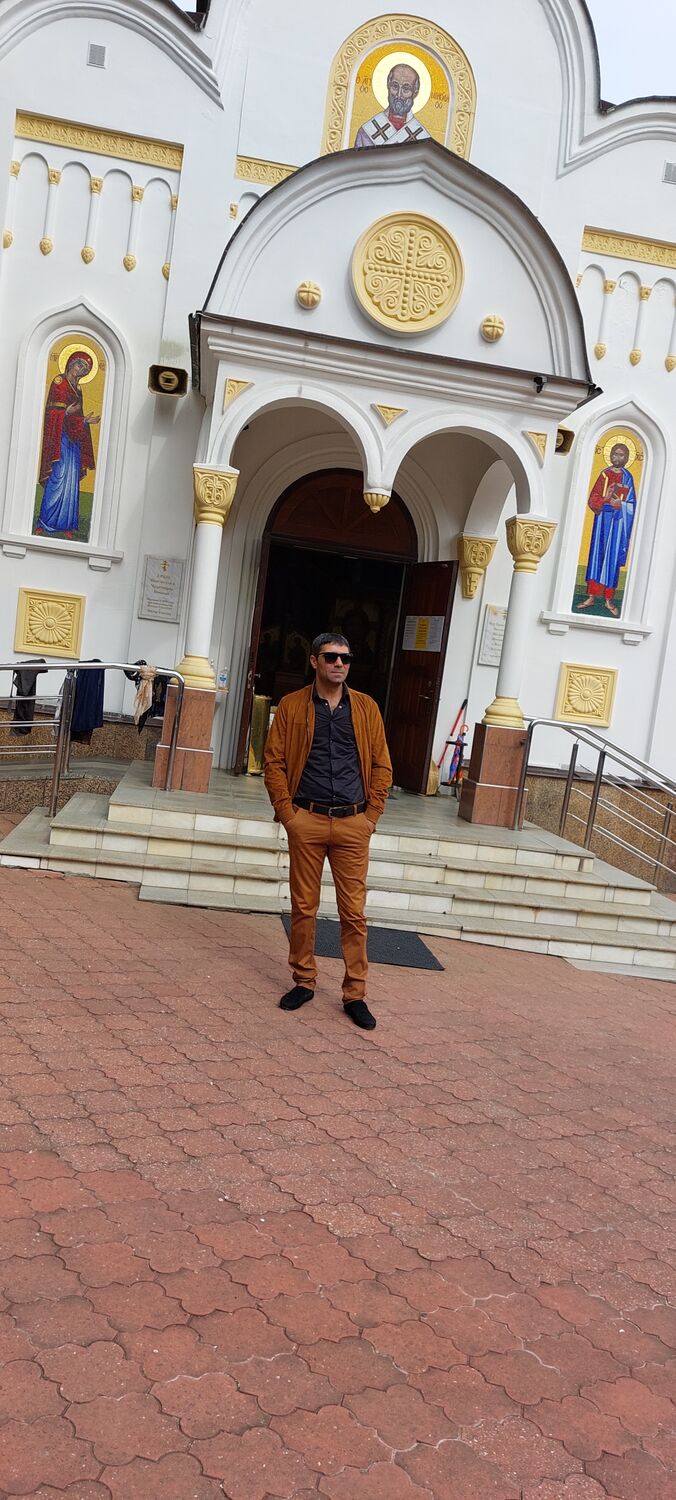  30243701  Artur, 41 ,    