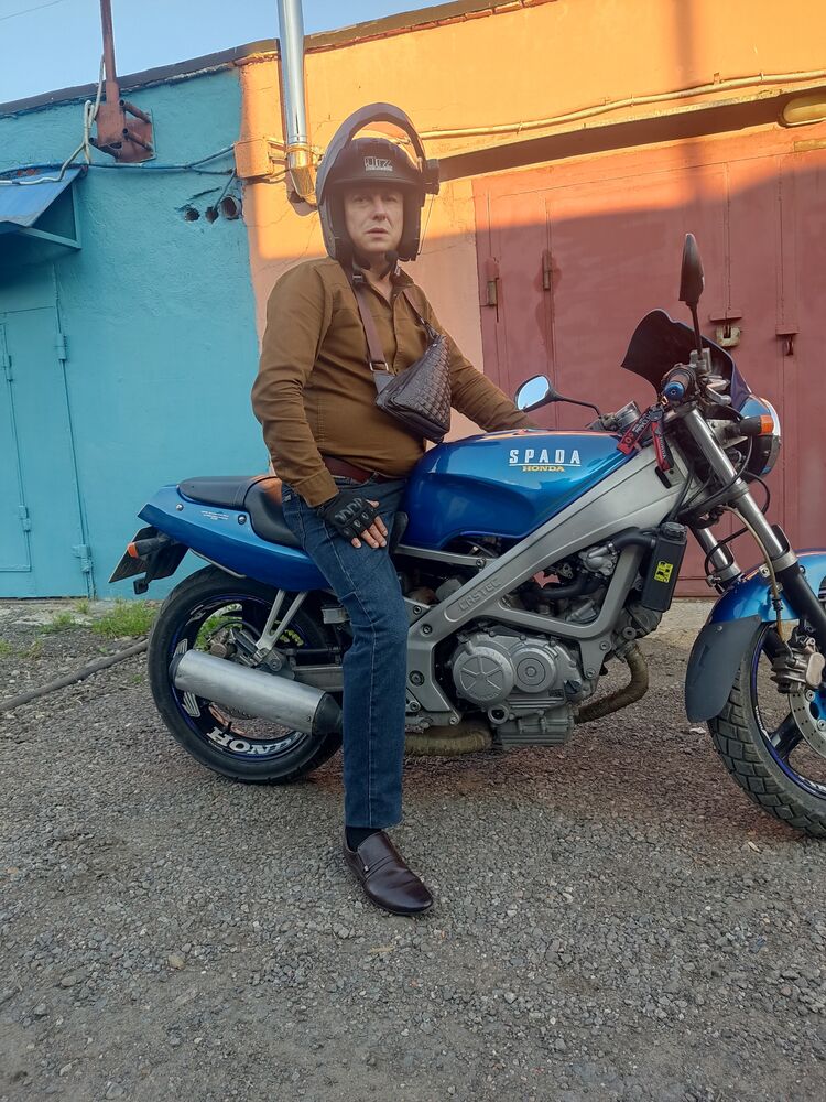  54694151  Vlad, 45 ,    