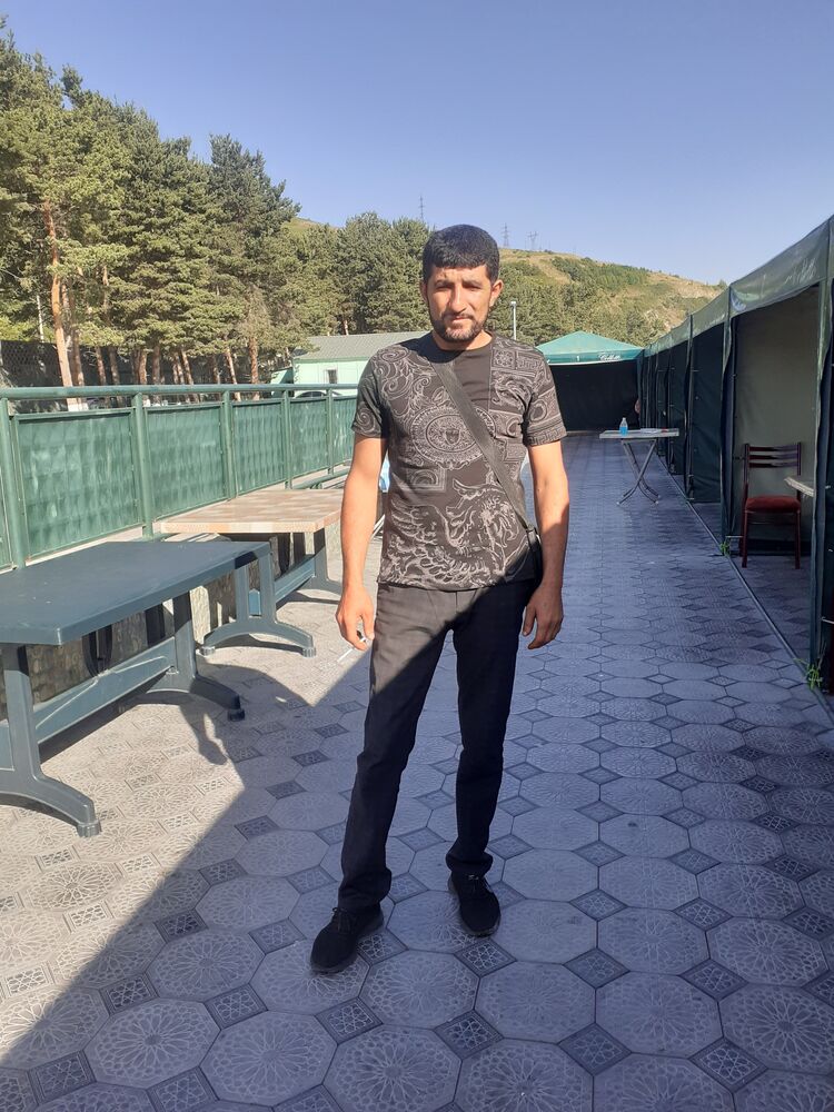  24647421  Temur, 42 ,    