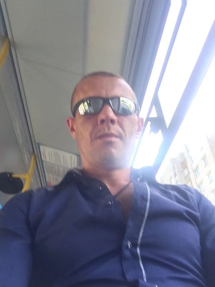  52903211  , 37 ,    