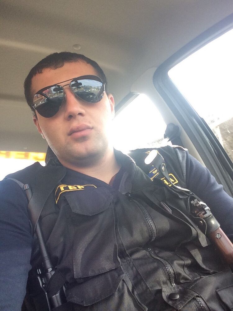  ,   Armen, 33 ,   ,   , c 