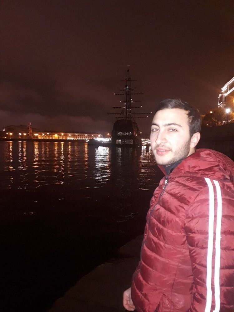  24003641  Artur, 32 ,    