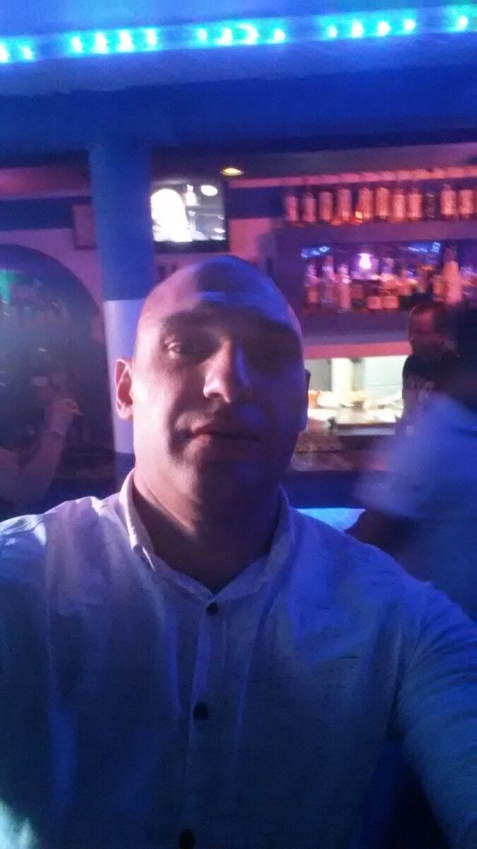  ,   Alex, 41 ,   