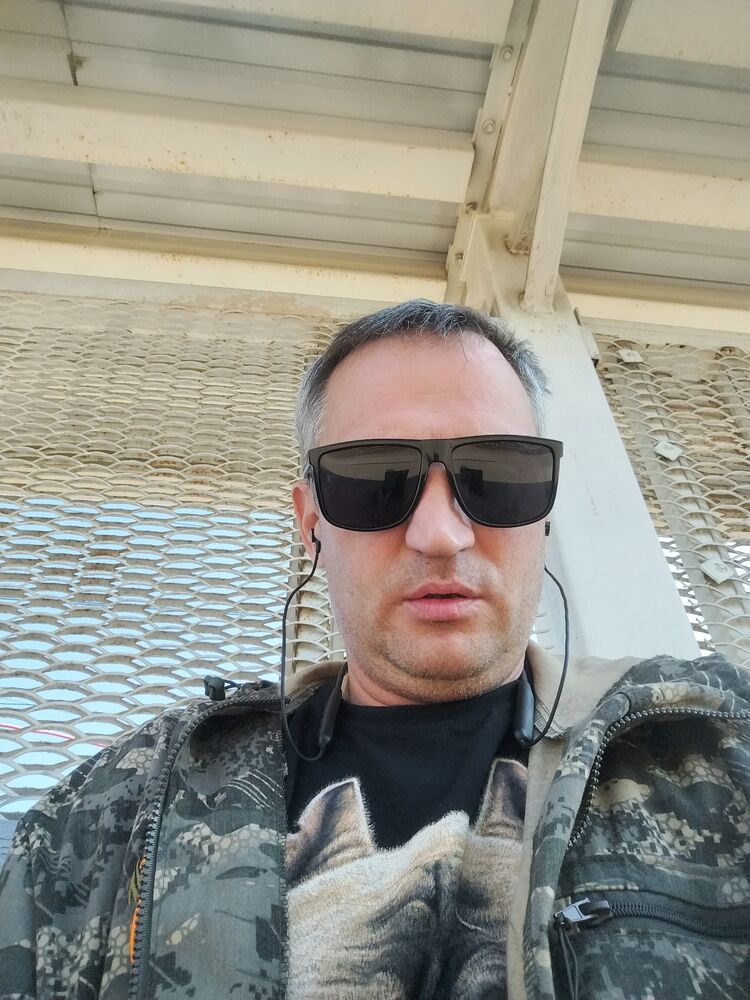  40111561  Sergey, 49 ,    
