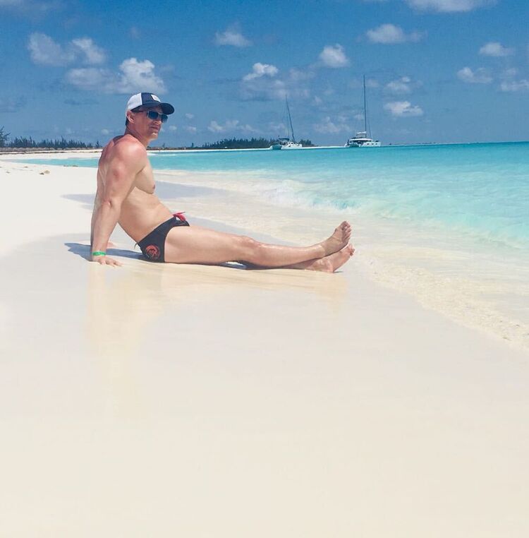  26737111  Alex, 37 ,    