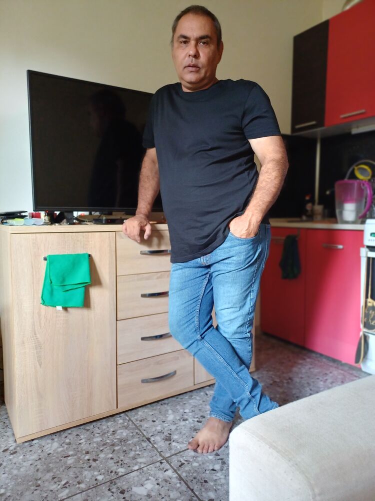  46128181  Milen, 51 ,    