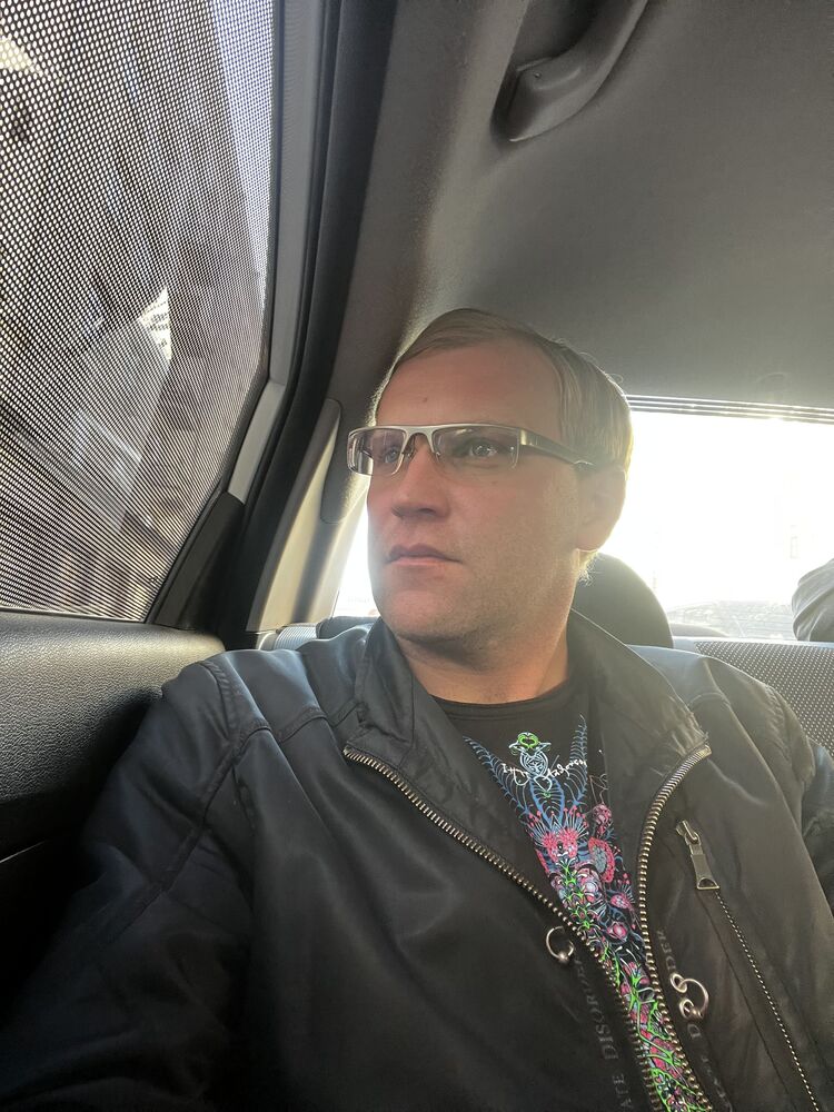  54462211  Stanislav, 39 ,    