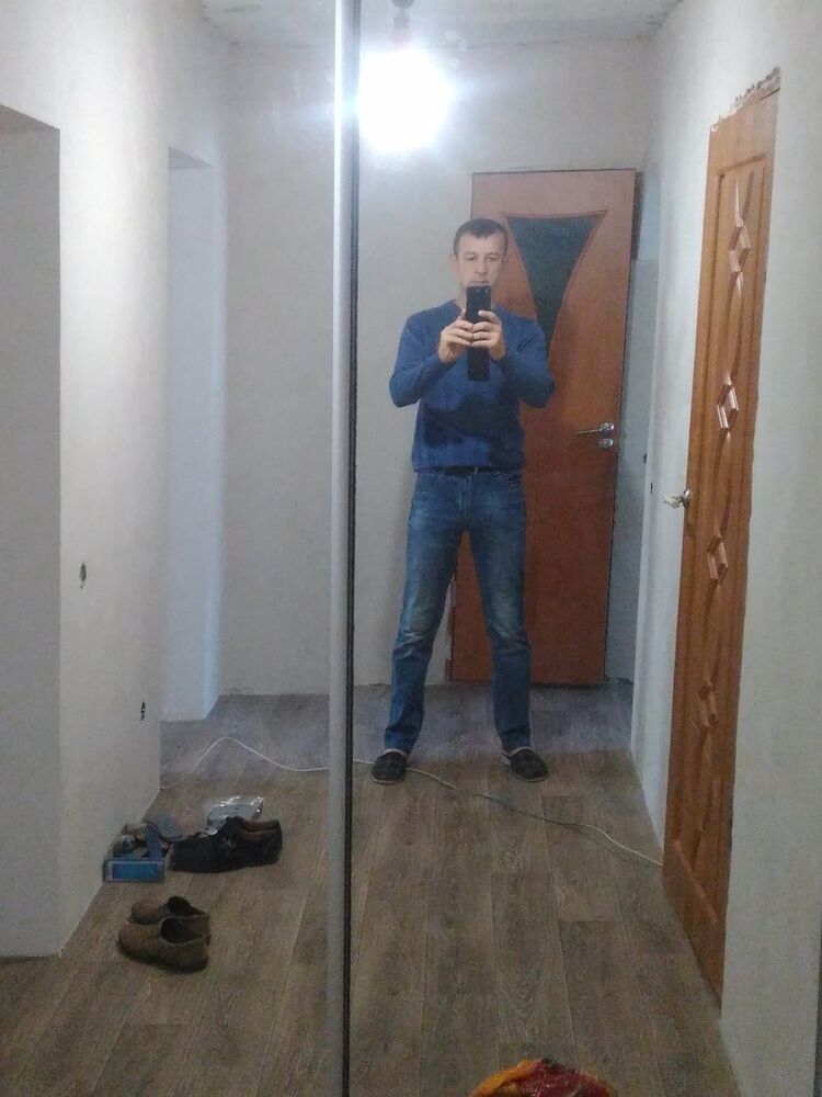  13576101  Sergei, 52 ,    