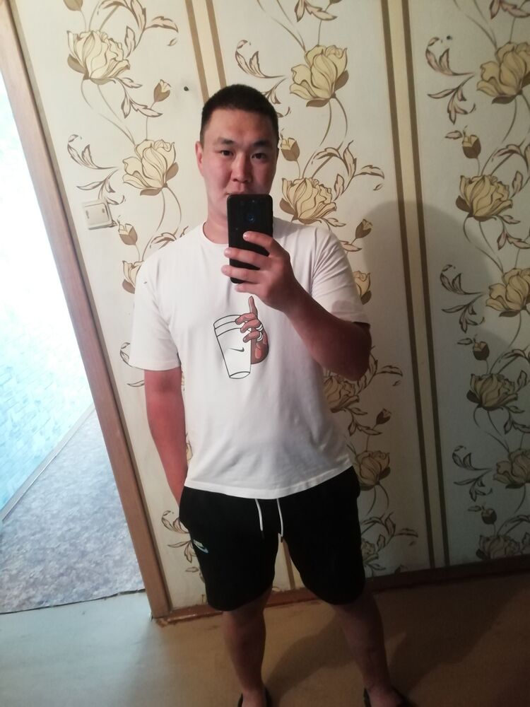  44715271  Konstantin, 28 ,    