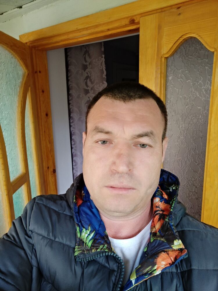  16049081  Iurie, 49 ,    