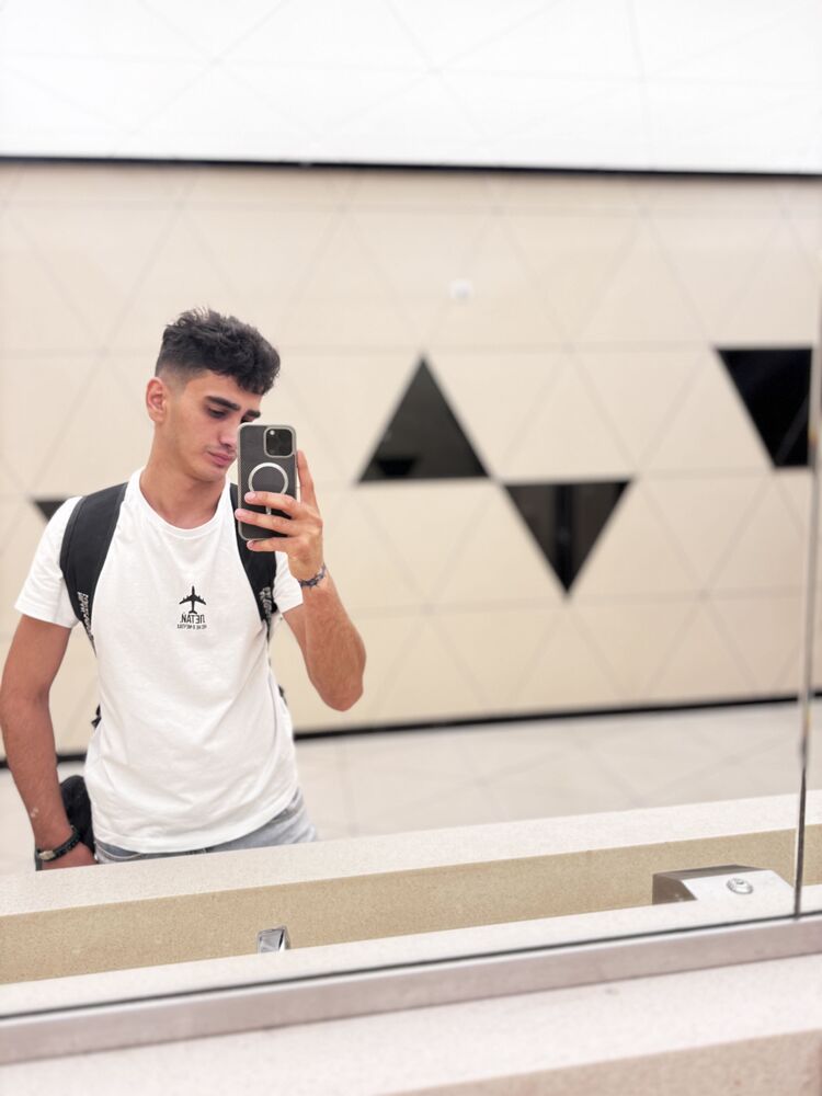  54297861  Rizvan, 22 ,    