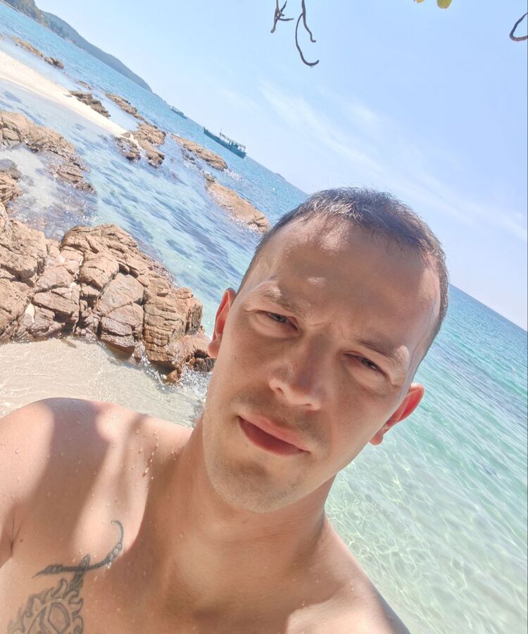  52565671  Alexander, 33 ,    