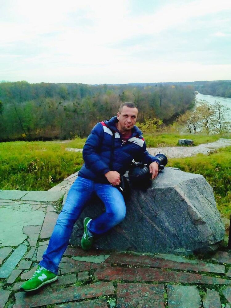  31048911  Helg, 48 ,    