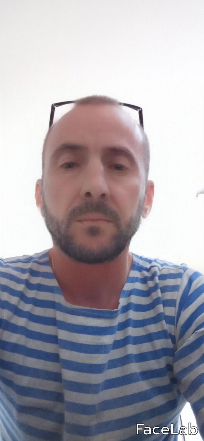  37188951  Viktor, 49 ,    