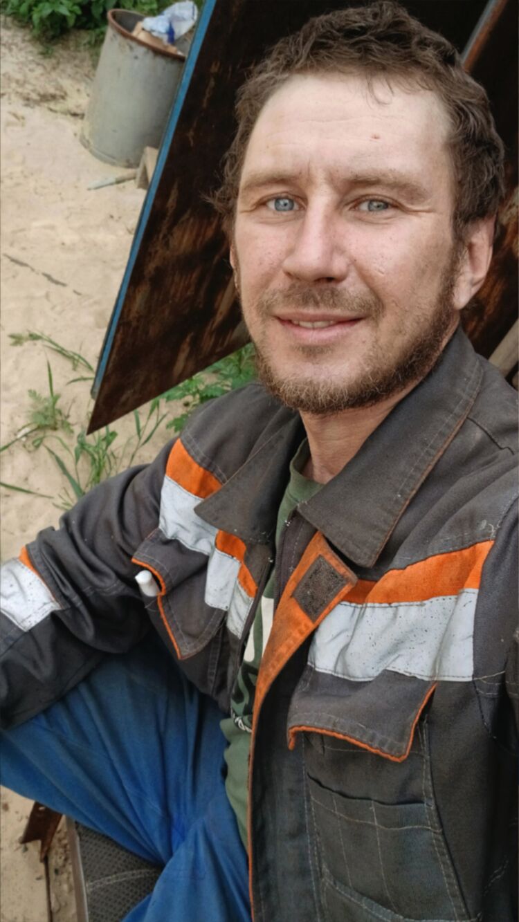  51996921  Konstantin, 28 ,    