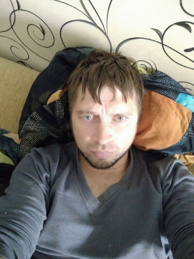  ,   Viktor, 43 ,   ,   