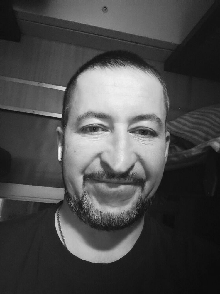  42470841  Alex, 44 ,    