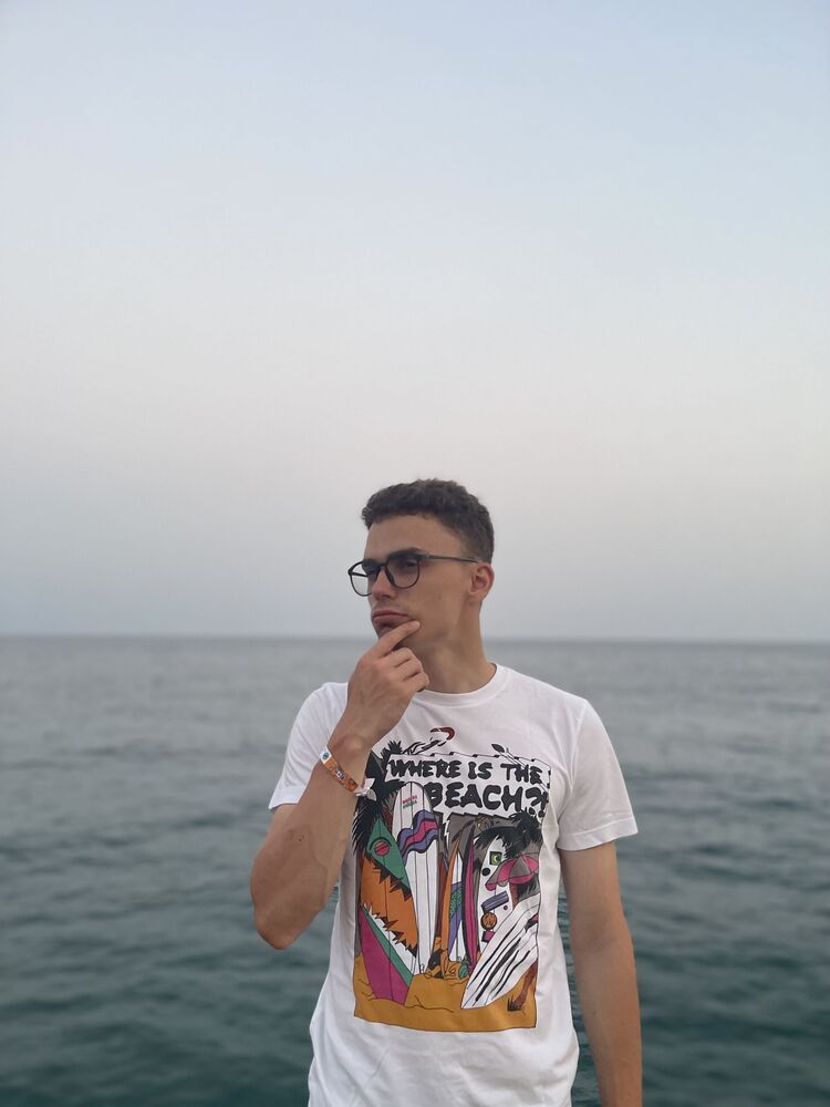  38812751  , 24 ,    