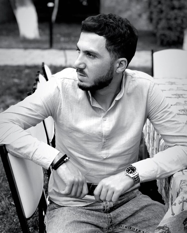  53348281  Vahe, 29 ,    
