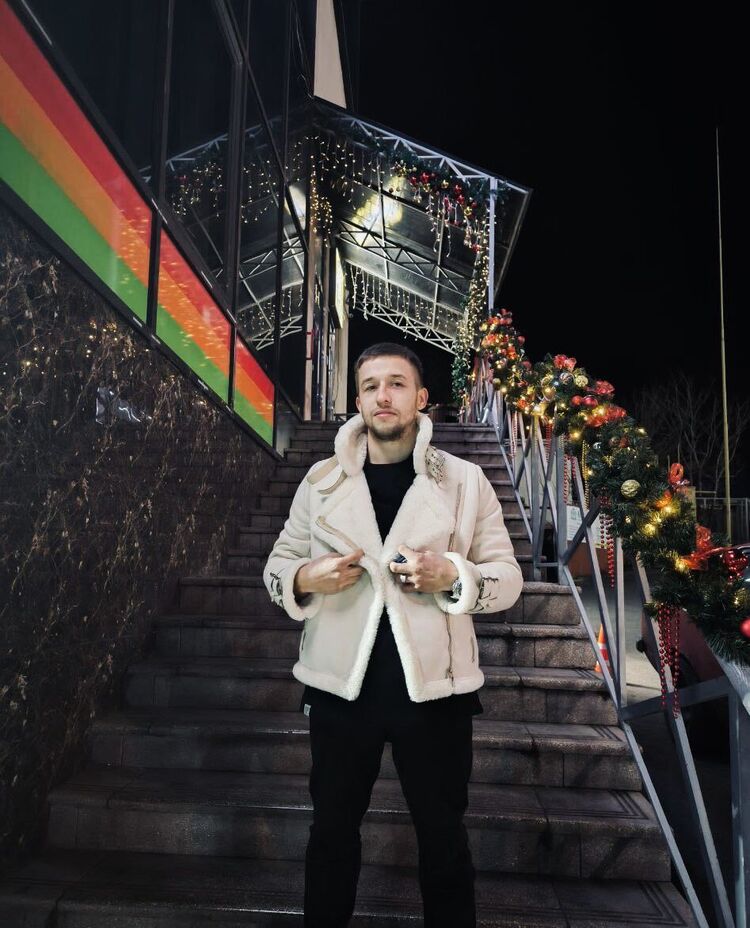  53881281  , 35 ,    --