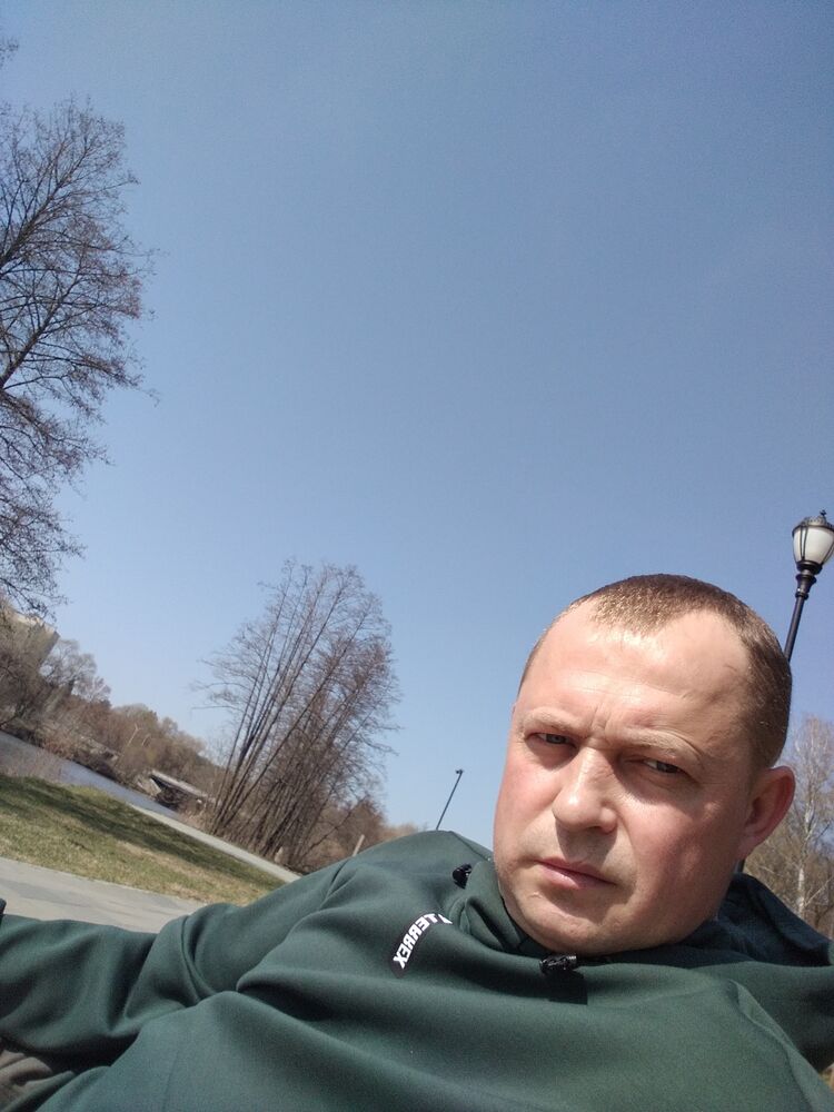  35110731  Sergey, 40 ,     