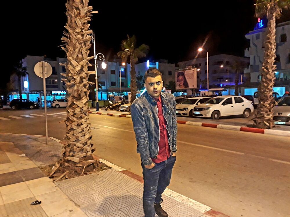  18125981  Zakaria, 32 ,    