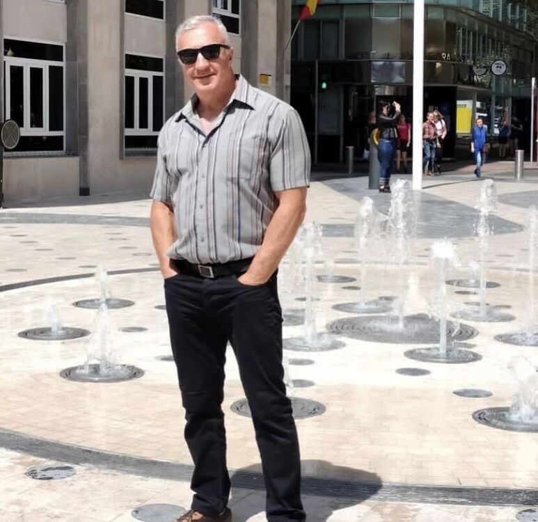  45223041  Francisco, 56 ,    Armadale