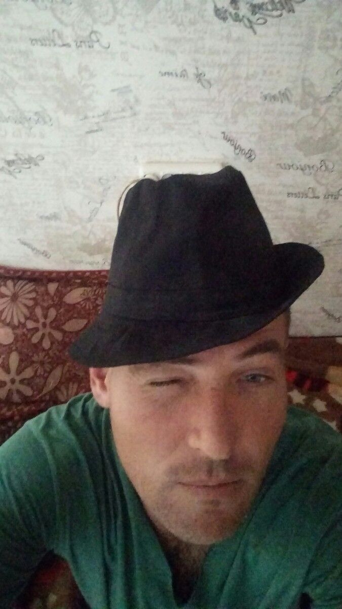  ,   Amigo, 46 ,  