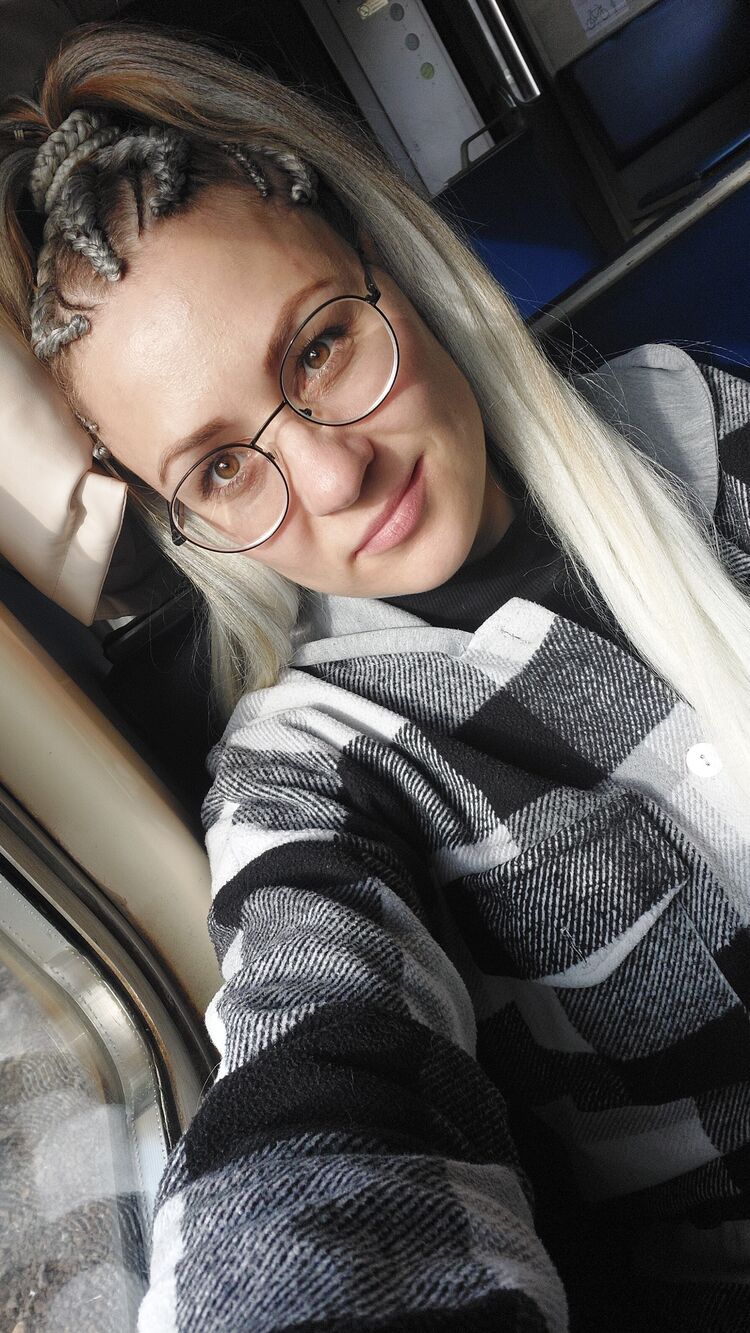  53741641  Malika, 33 ,    