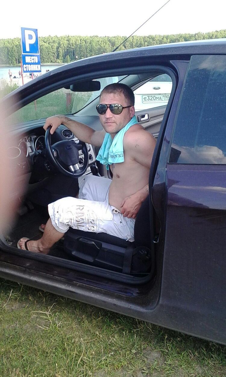  26091091  Viktor, 43 ,    