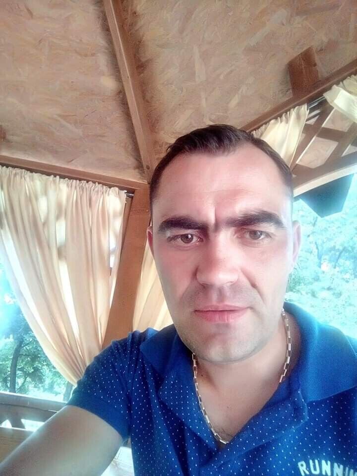  35610371  Andrei, 44 ,    