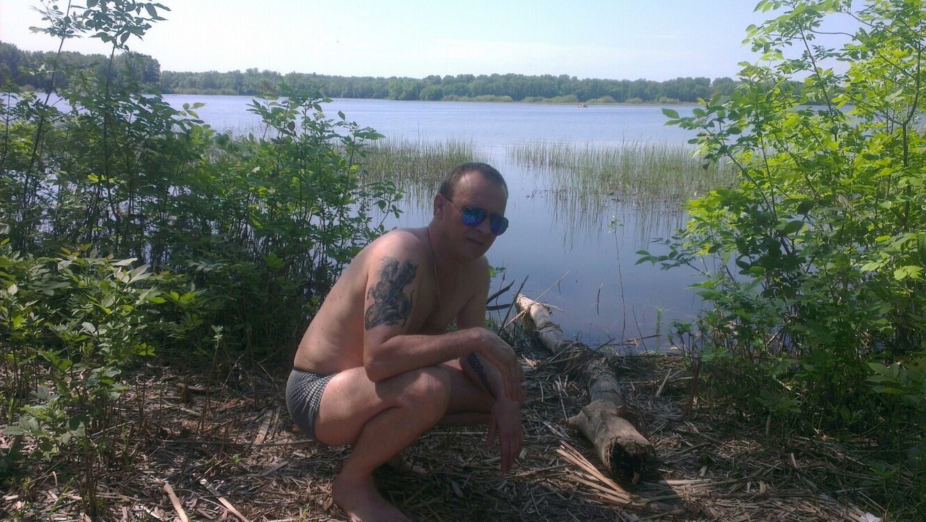  ,   Oleg, 52 ,     