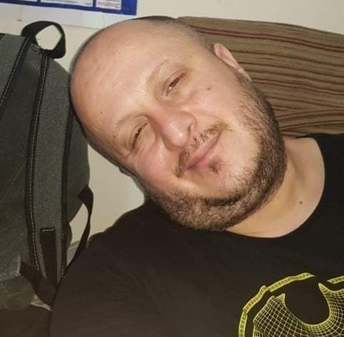  23560571  David, 47 ,    