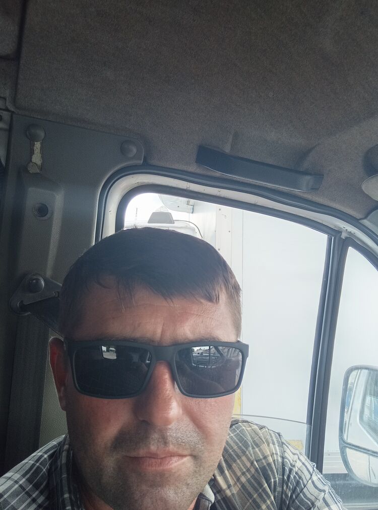  52724061  Artem Ivanov, 40 ,    